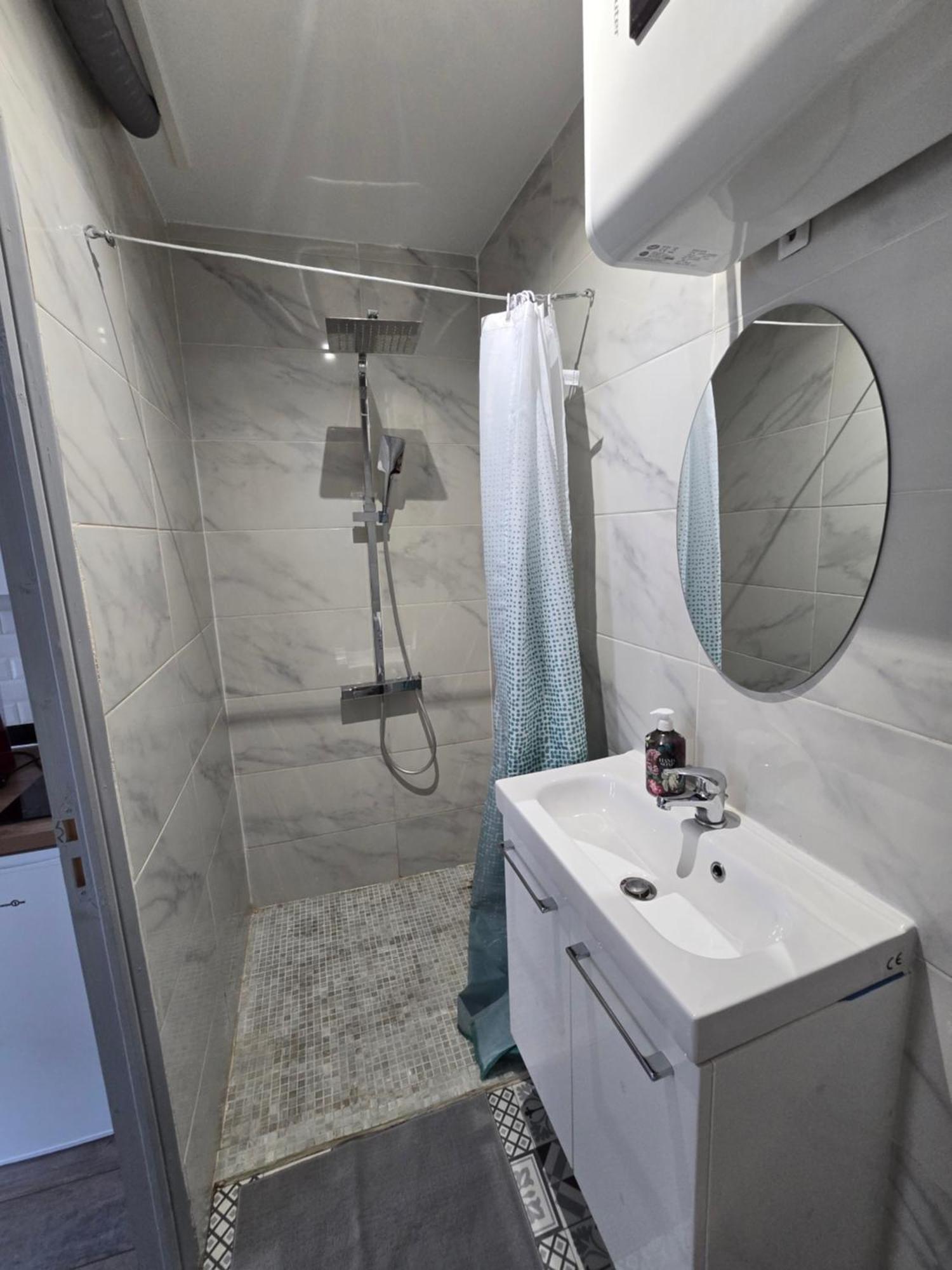 Appartement Hypercentre 301 +Wifi+Independant+ Cuisine Toilette Salle De Bain Privative Valenciennes Buitenkant foto
